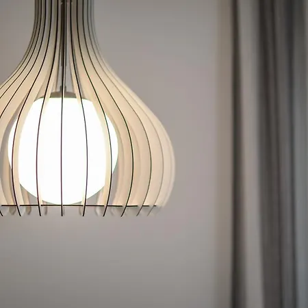 Elegant アパート