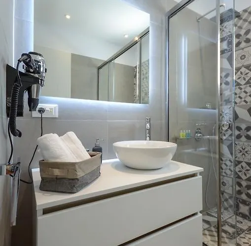 Elegant アパート