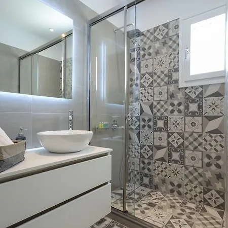 Elegant Apartment *