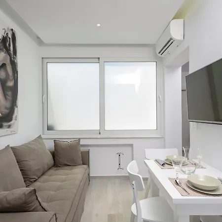 Elegant Apartment *