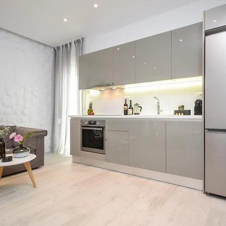 דירה Elegant איוס פרוקופיוס