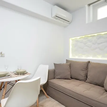 Elegant Apartment *